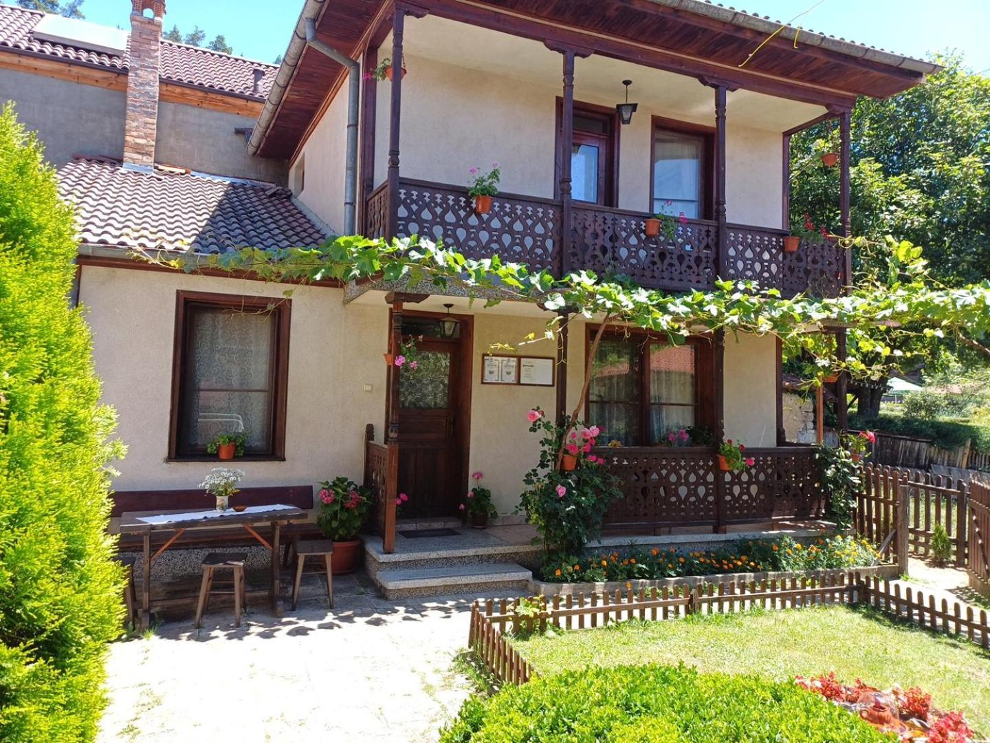 Guest Rooms Dona Koprivshtitsa Exterior photo